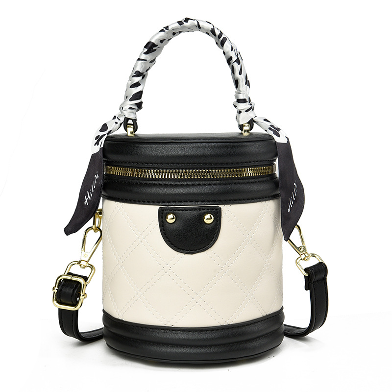 Handtasche für Damen ⎜ Modische Umhängetasche mit Zipper und verziertem Tragegriff