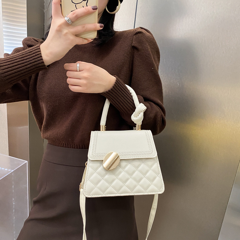 Handtasche für Damen ⎜ Stilvolle Umhängetasche mit strukturierter Optik und elegantem Drehverschluss