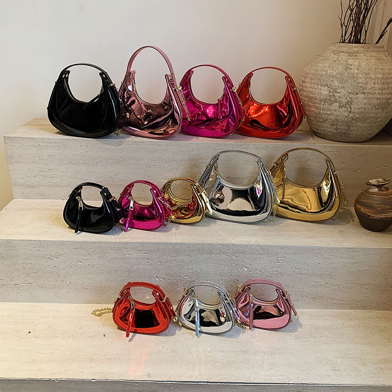 Damen Handtasche ⎜ Stylische Umhängetasche mit glänzendem Finish und praktischem Reißverschlussverschluss