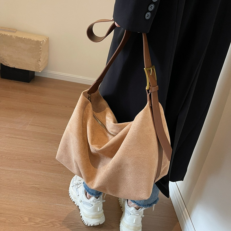 Hobotasche für Damen ⎜ Geräumiges Design mit breitem Riemen für Alltag, Arbeit und Freizeit