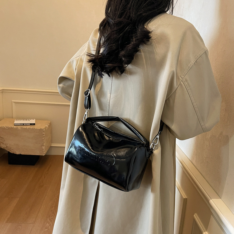 Schultertasche für Damen ⎜ Modische Umhängetasche mit großem Innenfach und abnehmbarem Riemen für den Alltag