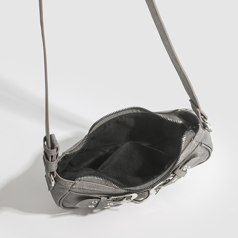 Schultertasche für Damen ⎜ Stylische Underarm-Bag im Retro-Look mit Metallschnallen für trendige Streetwear-Outfits