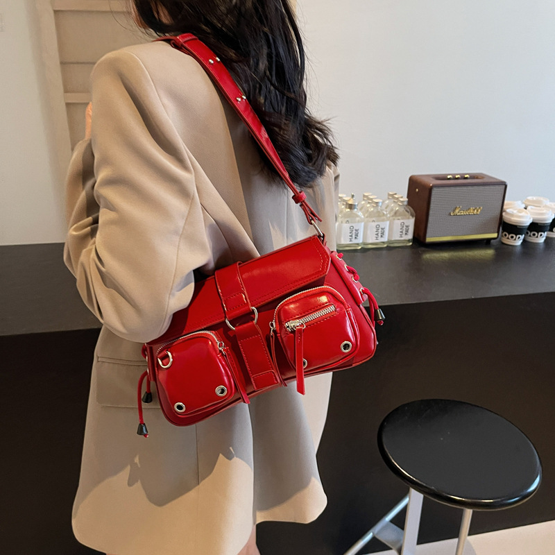 Schultertasche für Damen ⎜ Modische Umhängetasche aus Kunstleder mit Taschen und verstellbarem Riemen