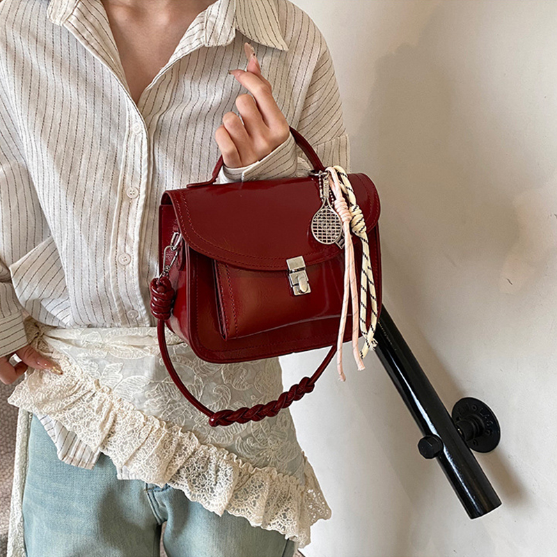 Damen Umhängetasche im Retro-Stil ⎜ Kleine quadratische Handtasche mit Griff für Alltag und Freizeit