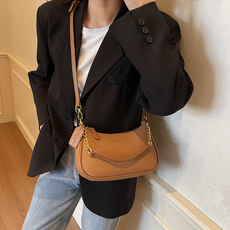 Schultertasche für Damen ⎜ Elegante Umhängetasche mit Kette für Alltag und Freizeit