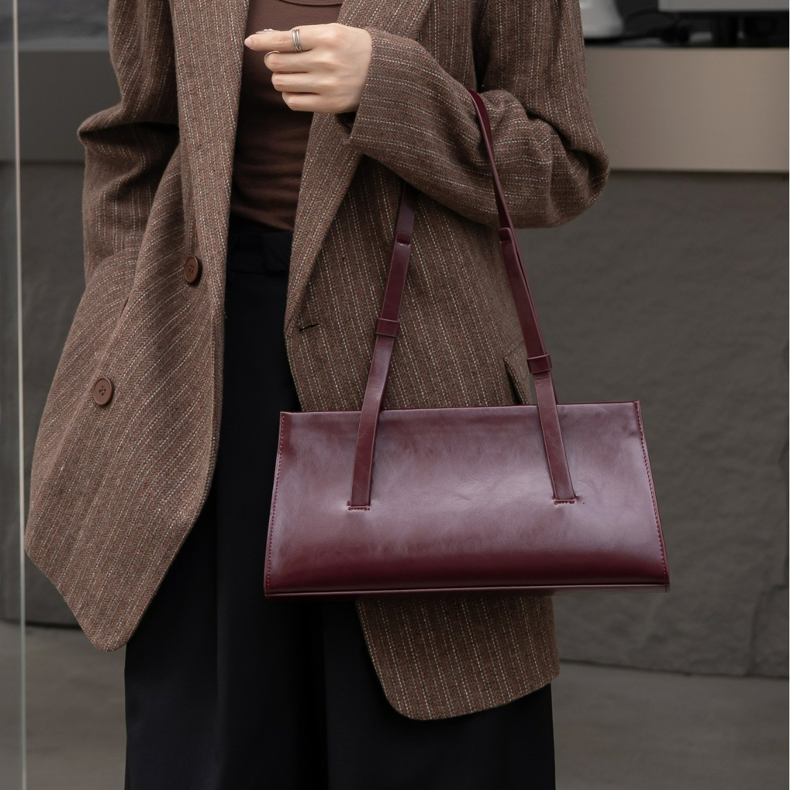 Schultertasche für Damen ⎜ Elegante Underarm-Bag in Lederoptik mit langem Henkel für Alltag und Büro-Outfits