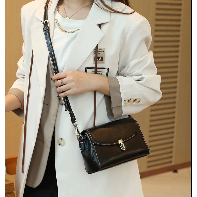 Umhängetasche für Damen ⎜ Kleine elegante Schultertasche aus Kunstleder für Alltag, Büro und Ausgehen