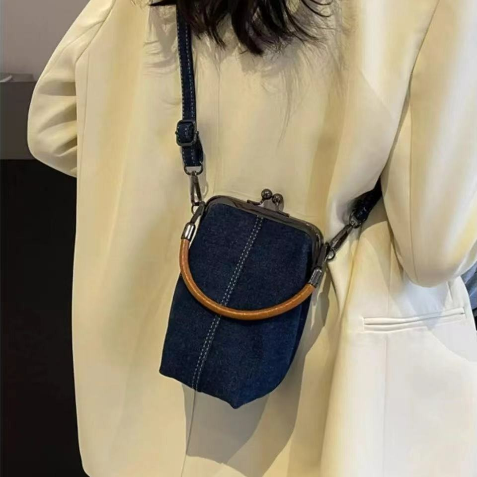 Damen Umhängetasche aus Denim ⎜ Lässige Handtasche mit Bügelverschluss und Kurzem Tragegriff
