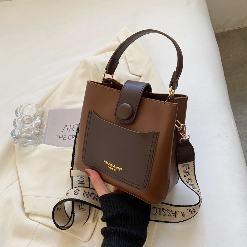 Damen Umhängetasche ⎜ Kleine Tasche mit Fach und verstellbarem Riemen für Alltag