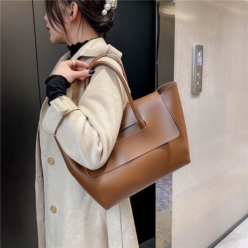 Handtasche für Damen ⎜ Große Schultertasche mit viel Stauraum und schlichtem elegantem Design