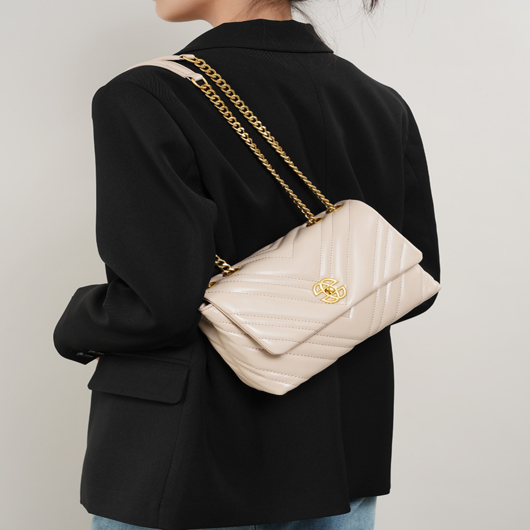 Ketten-Schultertasche für Damen ⎜ Elegantes Karomuster mit goldfarbenem Verschluss und verstellbarem Tragegurt