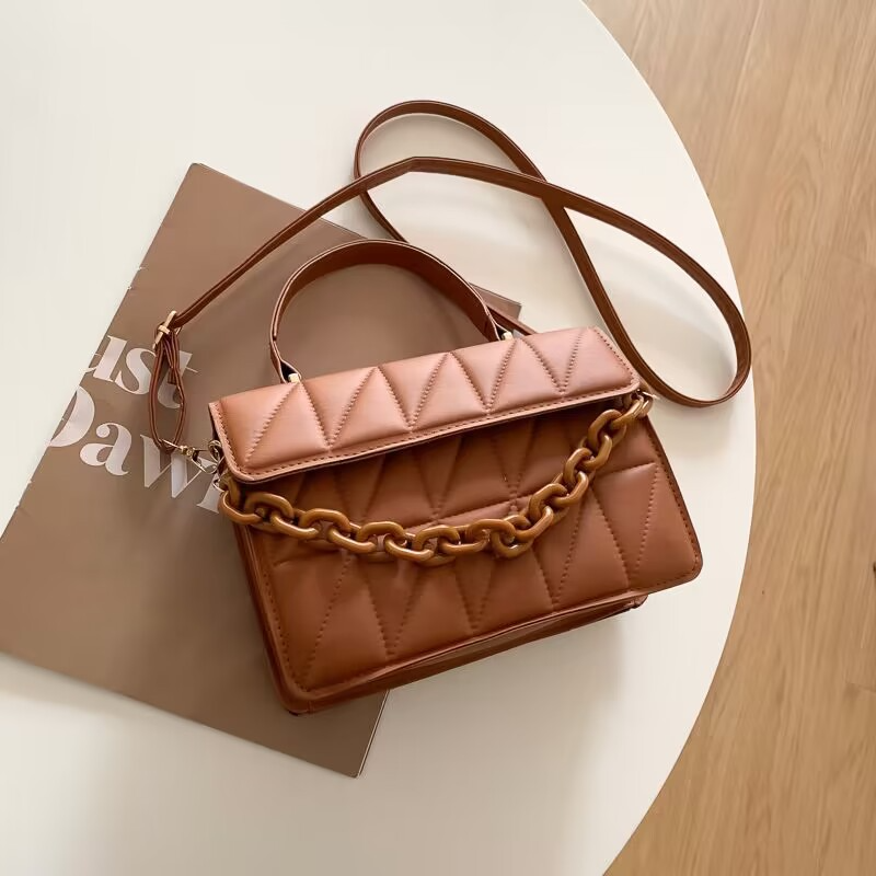 Handtasche für Damen ⎜ Steppdesign mit Kette und Griff für Alltag und Freizeit