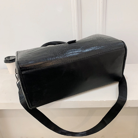 Reisetasche für Herren ⎜ Große Weekender-Tasche in Kroko-Optik mit Schulterriemen und Doppelgriff für stilvolle Reisen