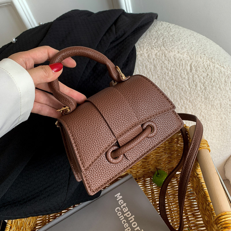 Mini-Umhängetasche für Damen ⎜ Modische Handtasche mit elegantem Design für Alltag und besondere Anlässe