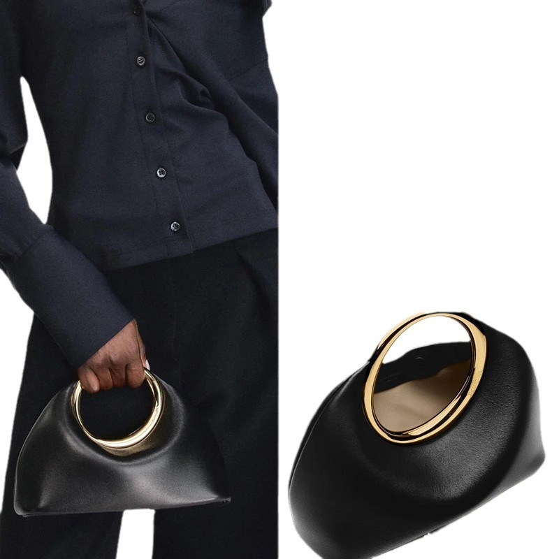 Handtasche mit Metallring ⎜ Weiche Lederoptik Tasche zum Handtragen mit modernem Design und praktischem Griff