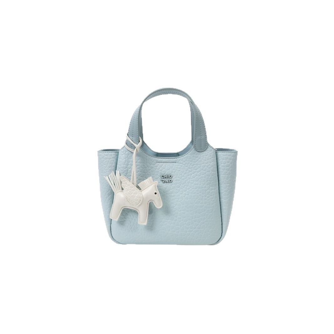 Handtasche mit Pferde-Anhänger ⎜ Helle Schultertasche aus Leder für den Alltag mit Praktischem Design