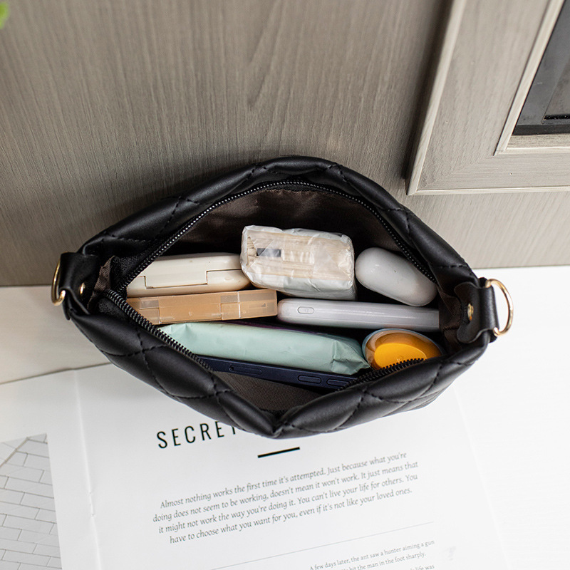 Damen Umhängetasche ⎜ Kleine Schultertasche mit Steppmuster und Verstellbarem Tragegurt