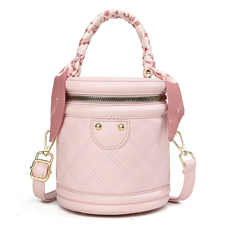 Handtasche für Damen ⎜ Modische Umhängetasche mit Zipper und verziertem Tragegriff