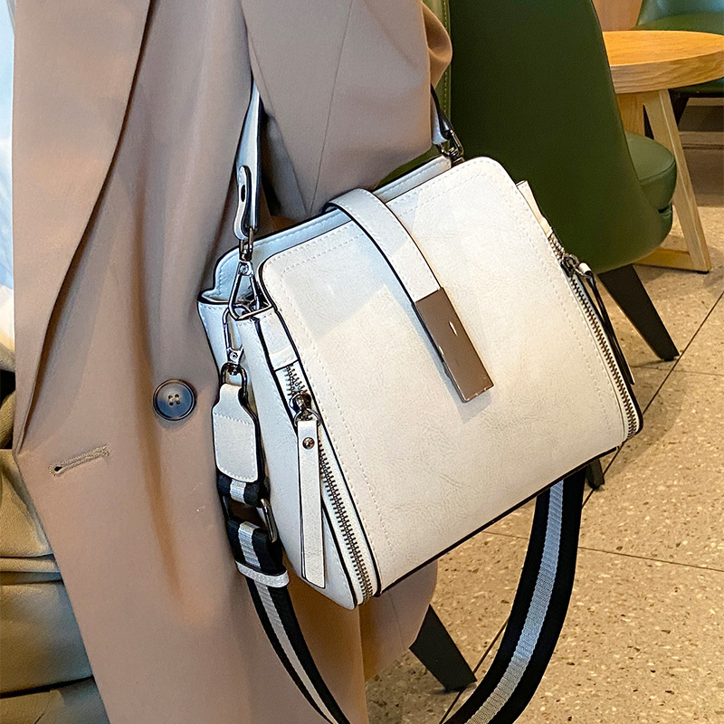 Damen Schultertasche aus Echtleder ⎜ Elegante Umhängetasche für Alltag und Büro mit Kurzgriff und Reißverschluss