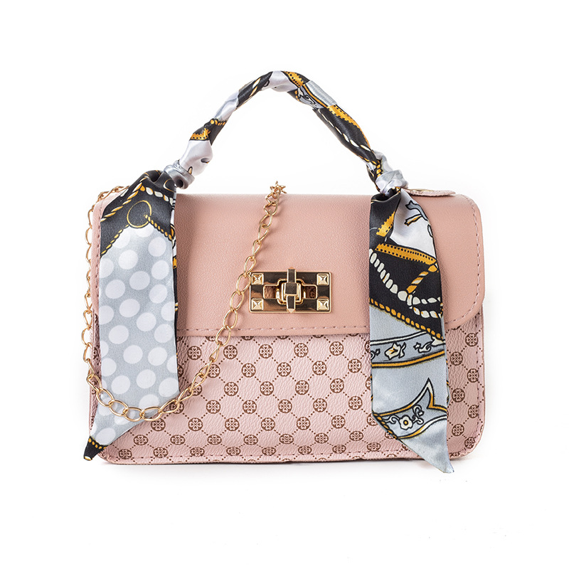 Schultertasche für Damen mit Kettengurt ⎜ Modische Handtasche mit Seidenschal-Detail für Freizeit und Stadtbummel