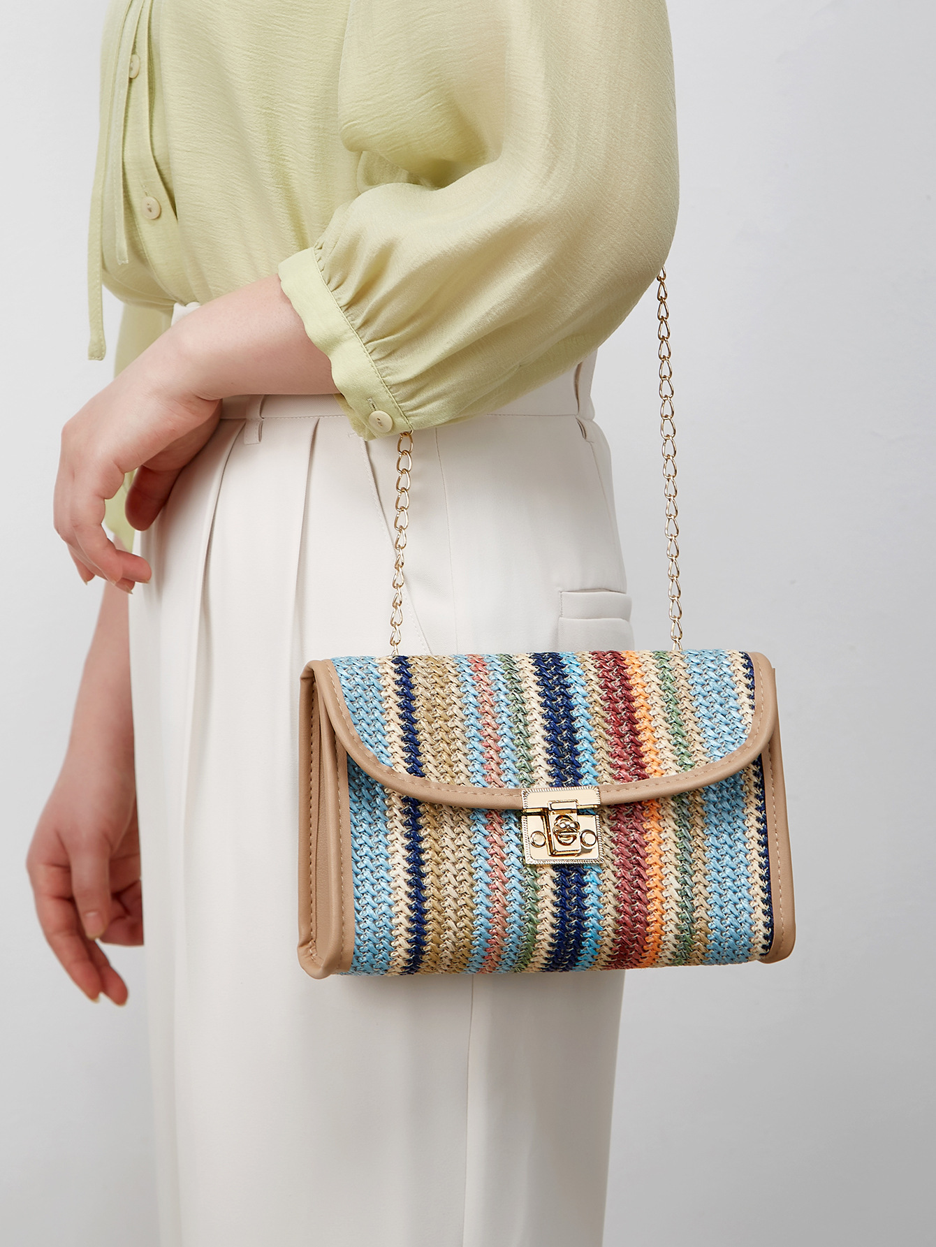 Umhängetasche für Damen im Boho-Stil ⎜ Bunte Kettentasche mit gewebtem Muster für Freizeit und Sommer-Outfits