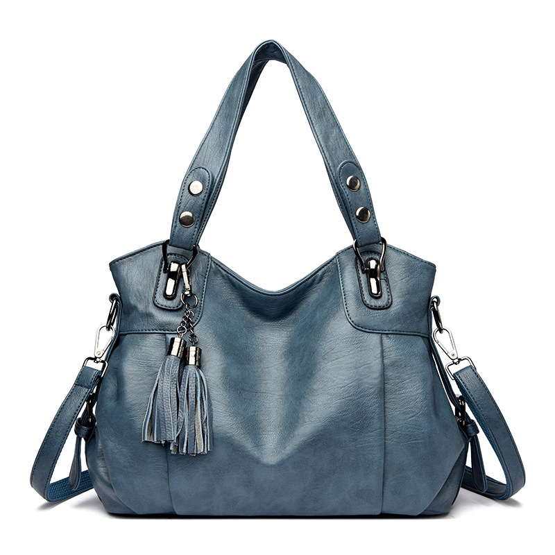 Handtasche für Damen ⎜ Weiche Schultertasche in Lederoptik mit Quastenanhänger und viel Stauraum