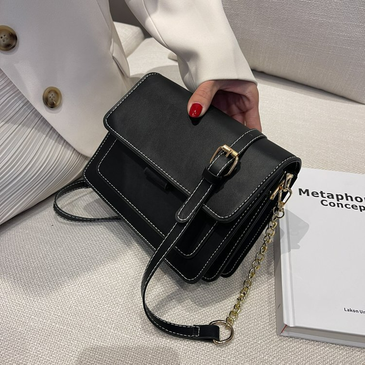 Damen Umhängetasche mit Kette ⎜ Kleine elegante Schultertasche für Alltag und Büro