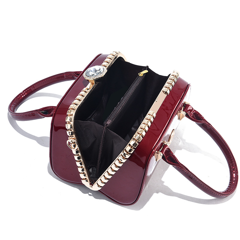 Handtasche für Damen ⎜ Elegante Mini-Tasche mit Kettendetail und Schulterriemen für stilvolle Anlässe und Ausgehen