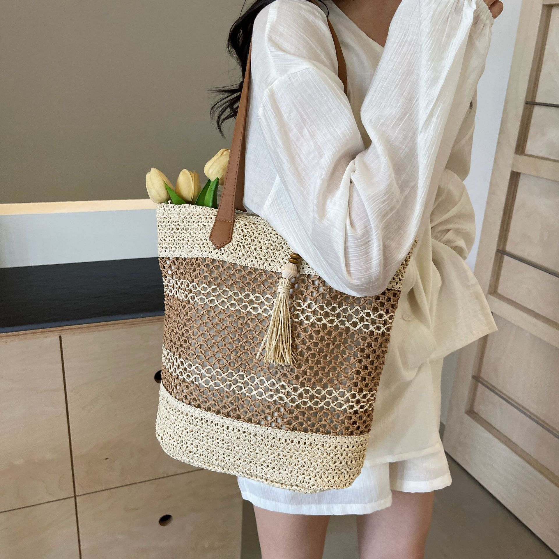 Strohtasche Damen ⎜ Leichte Strandtasche mit Fransen, Großes Fassungsvermögen für Sommer und Urlaub