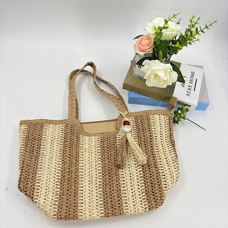 Strandtasche für Damen aus Strohgeflecht ⎜ Leichte Schultertasche mit Quaste für Sommer und Urlaub