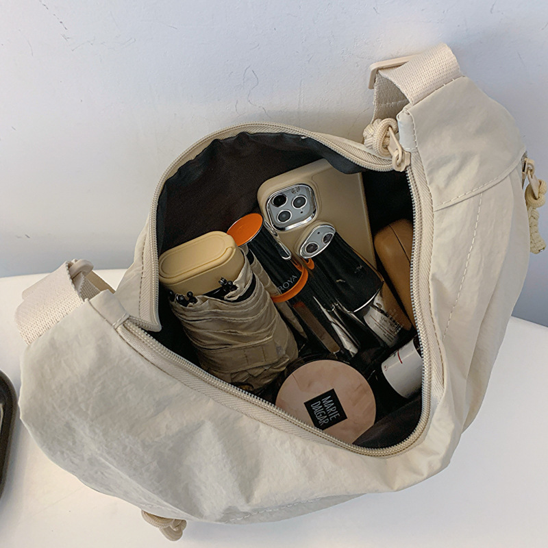 Leichte Nylon Umhängetasche ⎜ Verstellbarer Gurt und Waschbares Material für Reise und Alltag