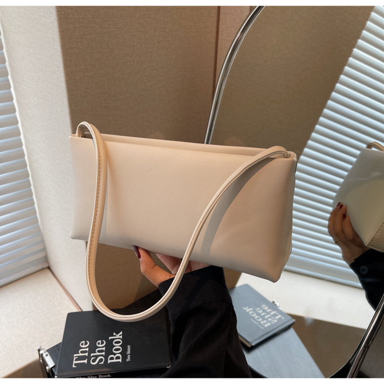 Kleine Damen Umhängetasche ⎜ Elegante Schultertasche mit Schlankem Design und Praktischem Verschluss