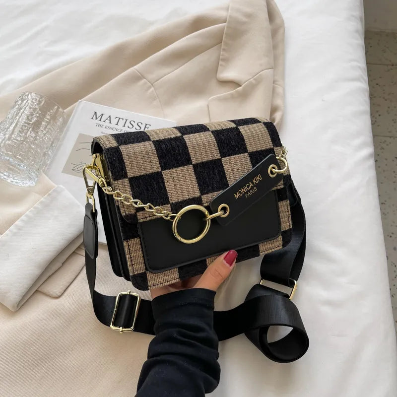 Umhängetasche für Damen ⎜ Stylische Outdoor-Tasche mit Karomuster und breitem Schultergurt für Alltag und Freizeit