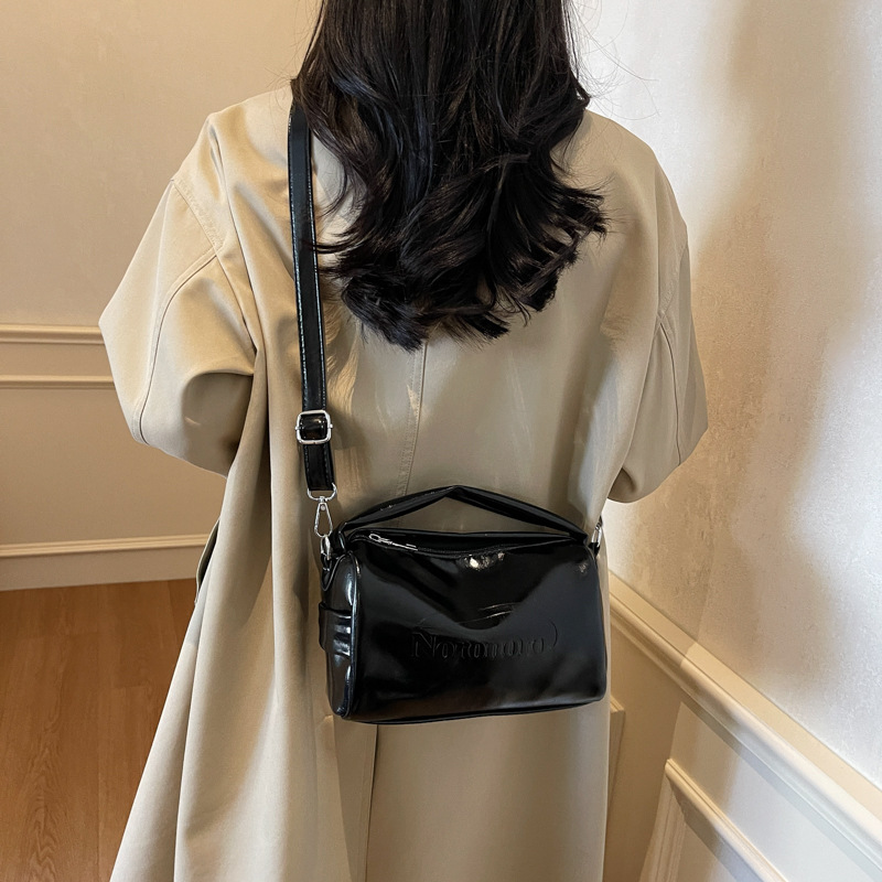 Schultertasche für Damen ⎜ Modische Umhängetasche mit großem Innenfach und abnehmbarem Riemen für den Alltag