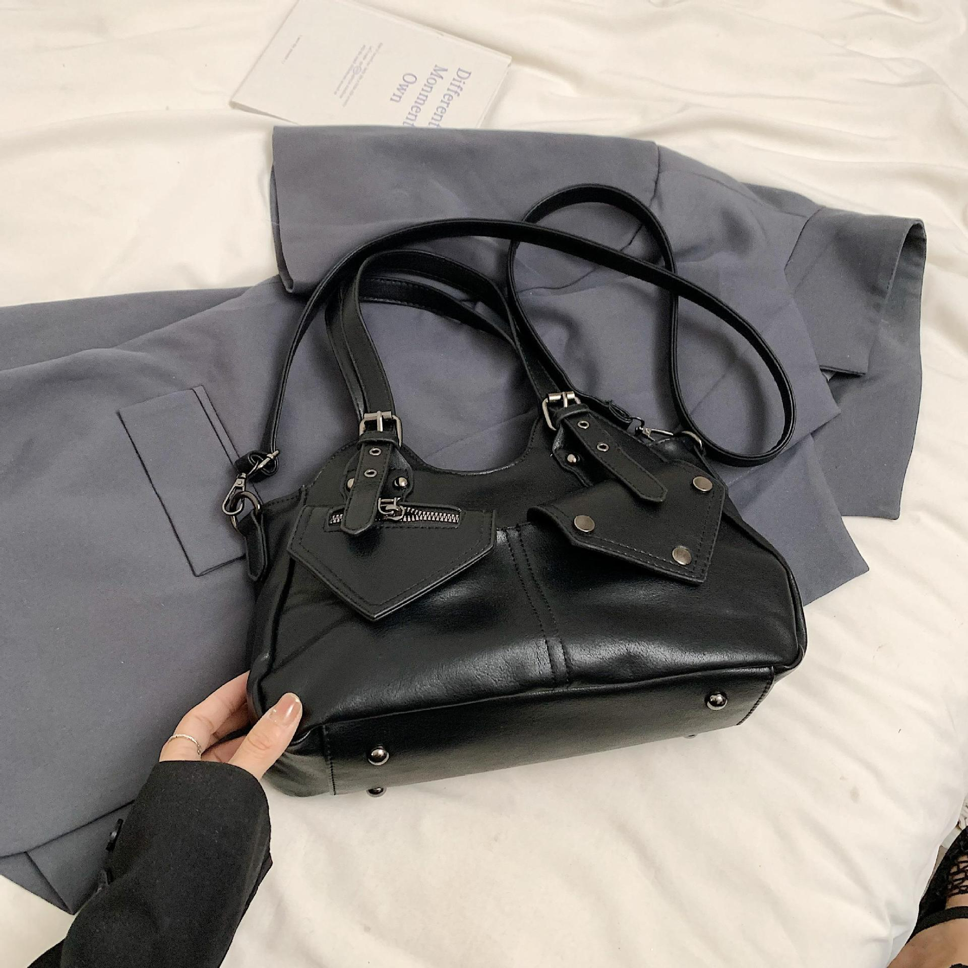 Schultertasche für Damen ⎜ Geräumige Handtasche im Retro-Stil mit aufgesetzten Fächern für den Alltag