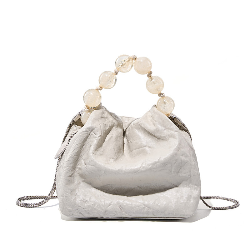 Handtasche für Damen ⎜ Modische Beuteltasche mit Perlenhenkel und Kettengurt für stilvolle Alltagslooks