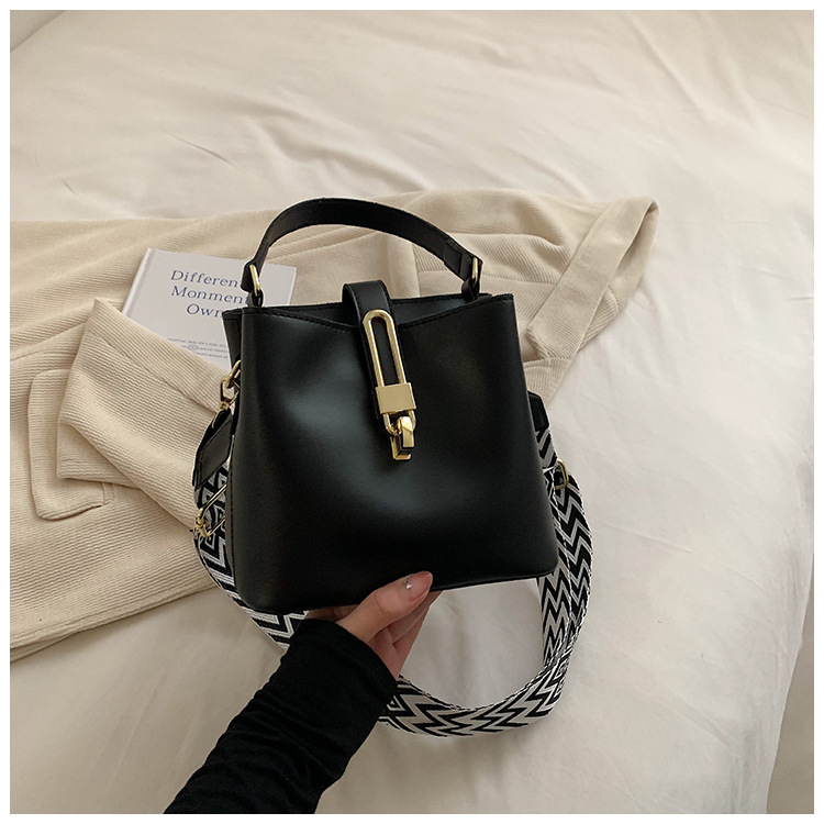 Modische Damen Handtasche ⎜ Handgefertigte Bucket Bag mit Praktischem Schulterriemen und Elegantem Verschluss