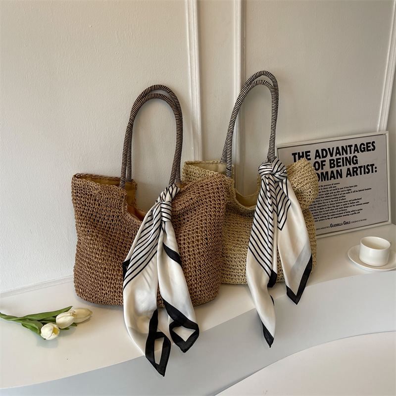 Strandtasche für Damen aus Strohgeflecht ⎜ Geräumige Schultertasche mit Tuch für Urlaub, Shopping und Sommerlooks