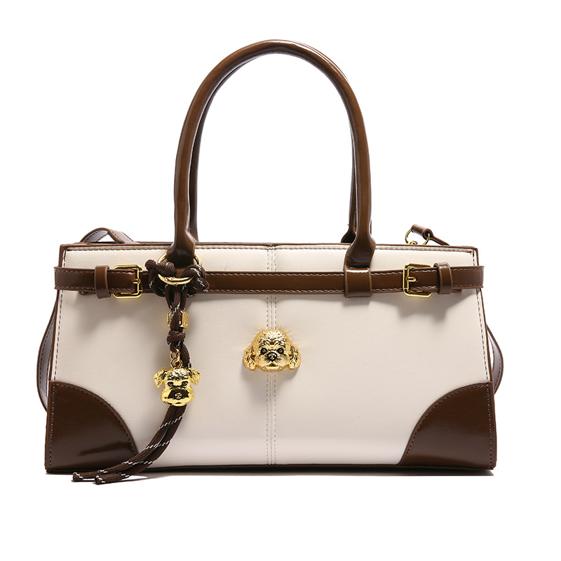 Handtasche für Damen ⎜ Modische Schultertasche mit Zieranhänger und Trageriemen für Alltag und Ausgehen