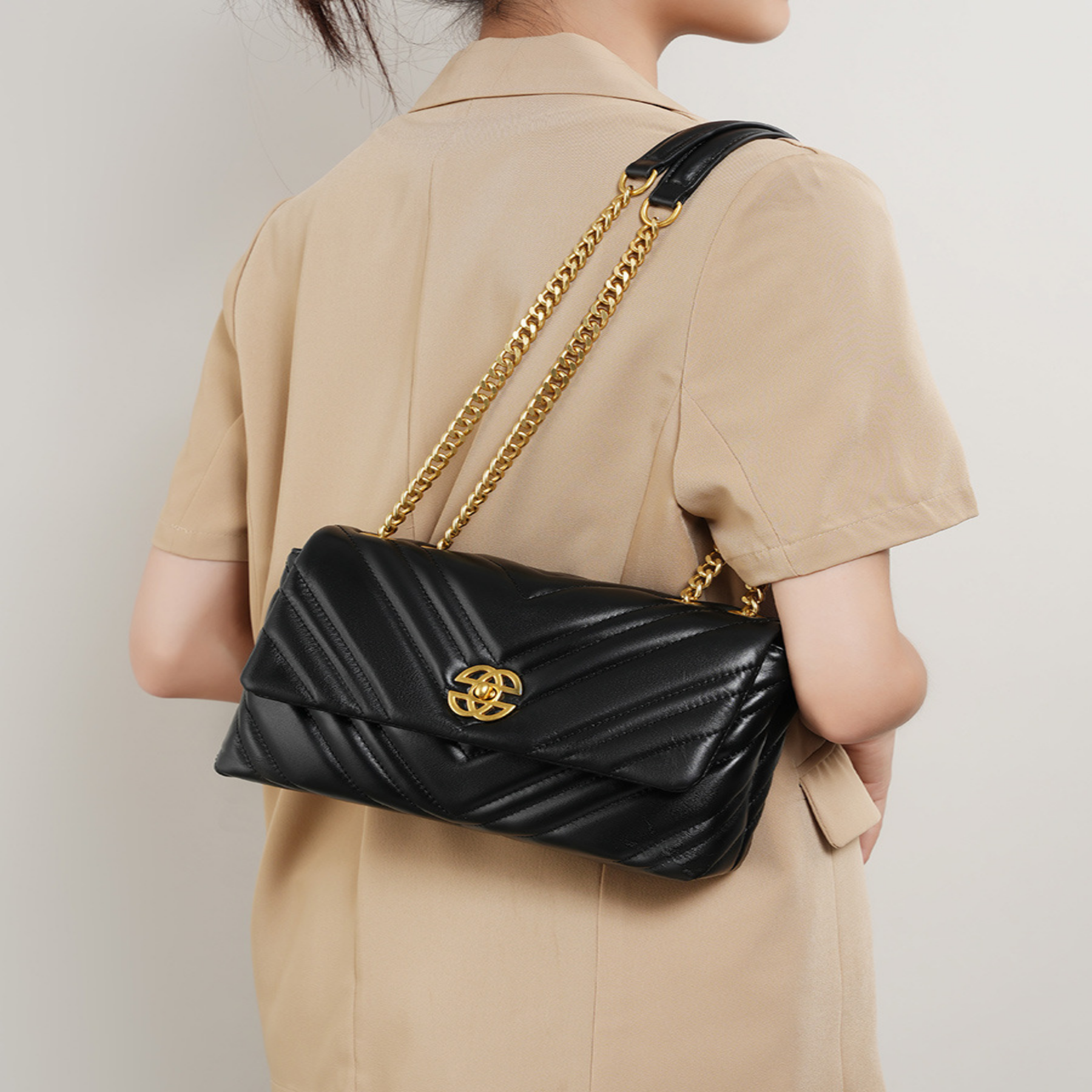Ketten-Schultertasche für Damen ⎜ Elegantes Karomuster mit goldfarbenem Verschluss und verstellbarem Tragegurt