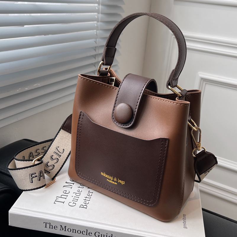 Damen Umhängetasche ⎜ Kleine Tasche mit Fach und verstellbarem Riemen für Alltag