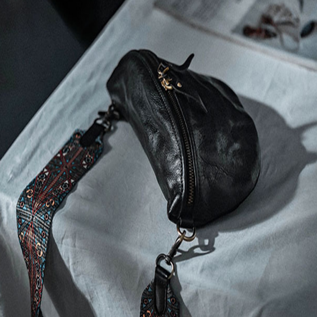 Satteltasche für Damen ⎜ Kleine Umhängetasche mit breitem Trageriemen im Retro-Boho-Stil für Freizeit und Reisen