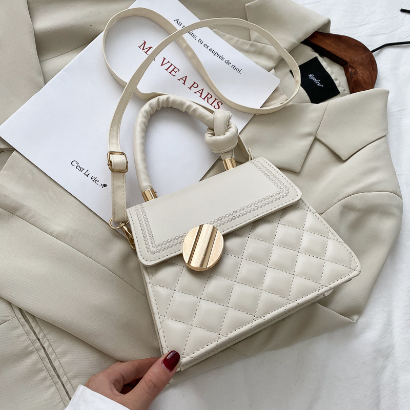 Handtasche für Damen ⎜ Stilvolle Umhängetasche mit strukturierter Optik und elegantem Drehverschluss