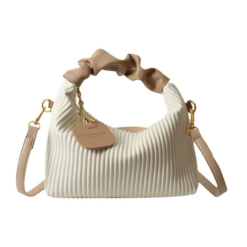 Umhängetasche für Damen ⎜ Kleine gesteppte Handtasche mit Rüschengriff und modernem Design