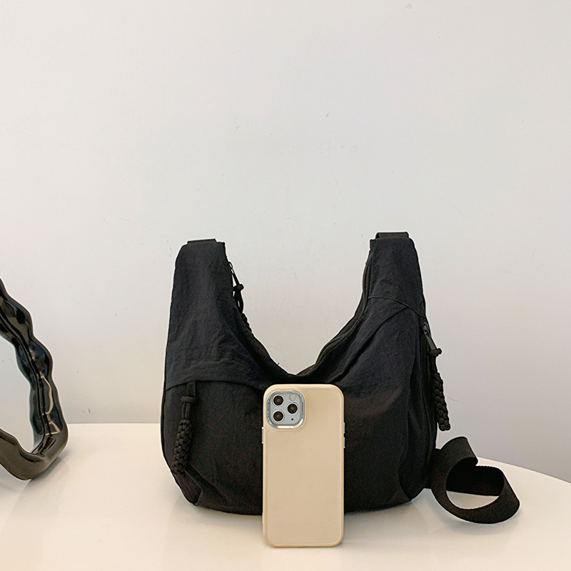Leichte Nylon Umhängetasche ⎜ Verstellbarer Gurt und Waschbares Material für Reise und Alltag