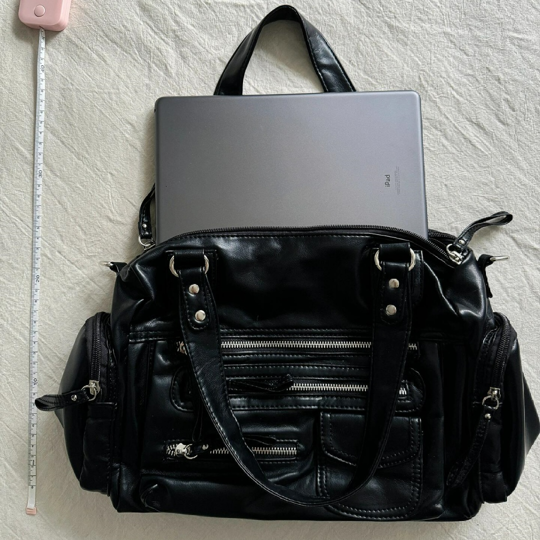 Moderne Damen Schultertasche ⎜ Vielseitige Umhängetasche aus Kunstleder mit mehreren Reißverschlussfächern