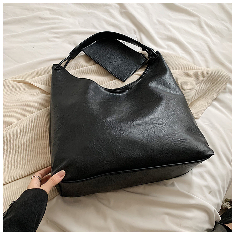 Schultertasche für Damen ⎜ Große Casual-Tasche in Lederoptik mit viel Stauraum und modernem Design