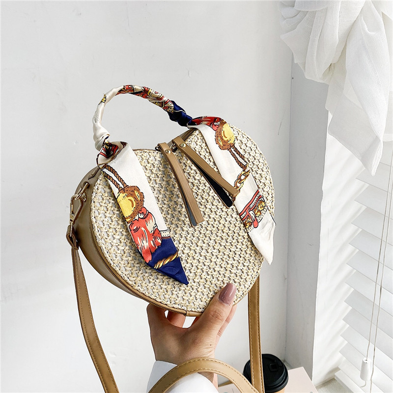 Umhängetasche für Damen ⎜ Runde Handtasche aus Stroh mit Seidenschal und Platz für Handy und Kleinigkeiten