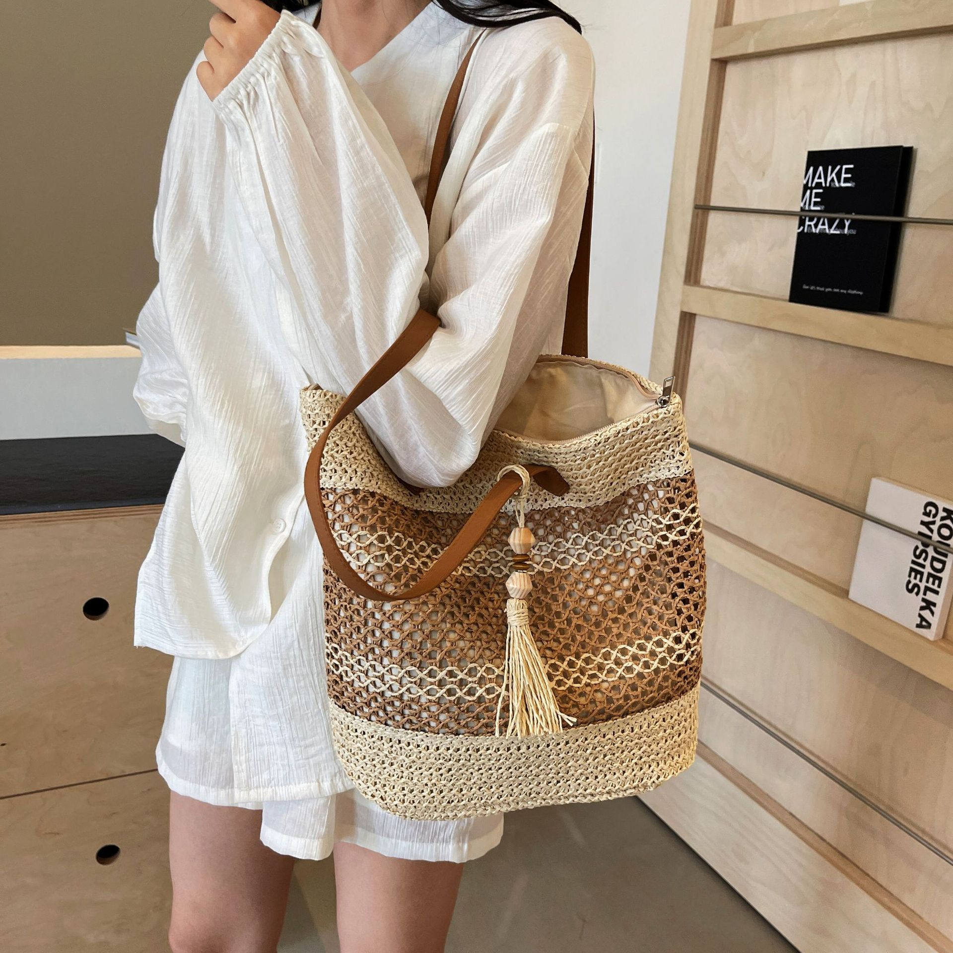 Strohtasche Damen ⎜ Leichte Strandtasche mit Fransen, Großes Fassungsvermögen für Sommer und Urlaub