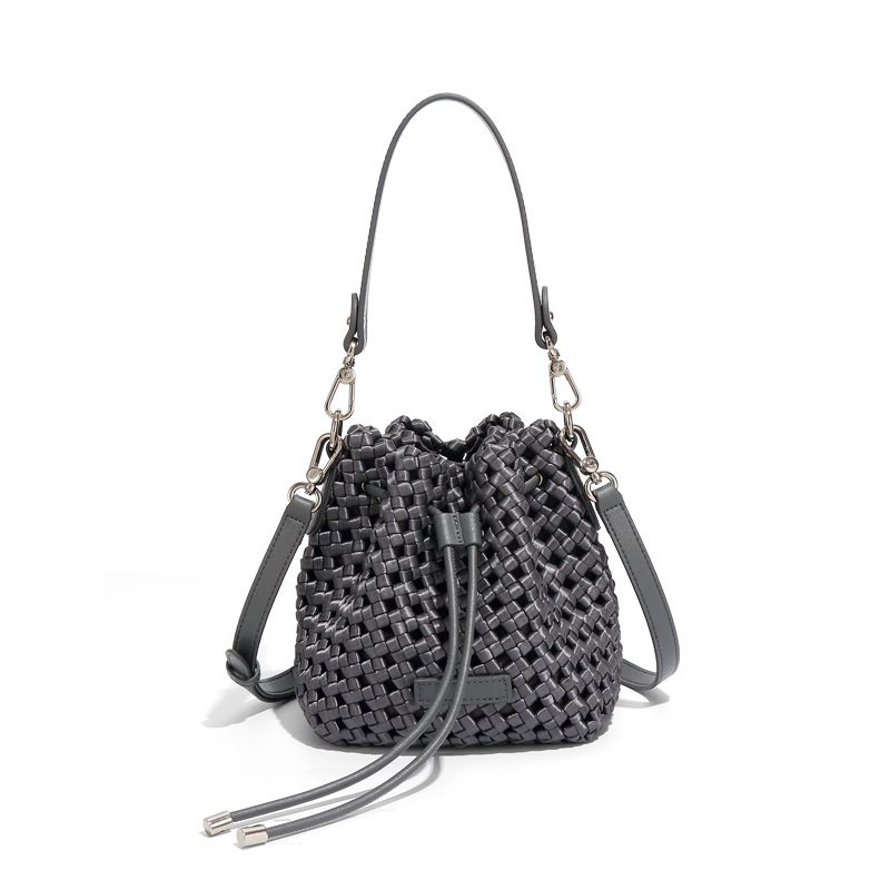 Handtasche für Damen ⎜ Hochwertige Beuteltasche mit handgeflochtenem Design und verstellbarem Trageriemen